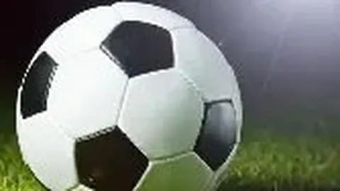 郭敬明晒壮汉照，疑似举铁过度，脖脸粗细难辨